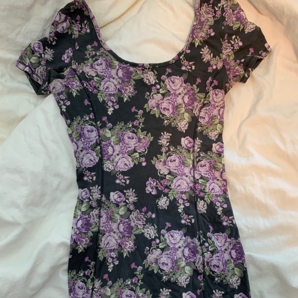 Aritzia Dresses & Skirts - Talula Floral Bodycon Dress Aritzia Dresses & Skirts - Talula Floral Bodycon Dress